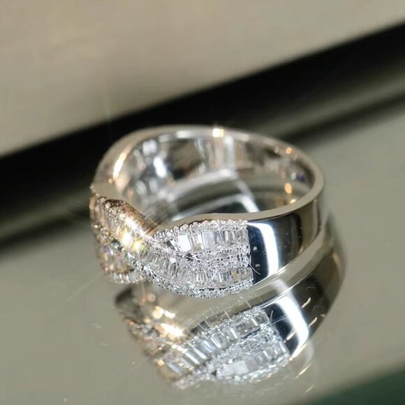 NEW 18k White Gold Diamond Baguette Cut Ring Twist Ring - Picture 8 of 9